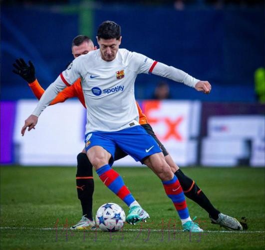 巴萨国家德比大名单:莱万京多安入选 佩德里在列